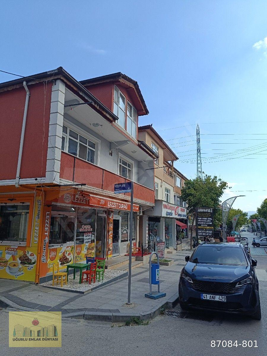 Alikahya tam merkezde işyeri ve konut olarak kullanmaya uygun kiralık genis 3+1 Arakat daire