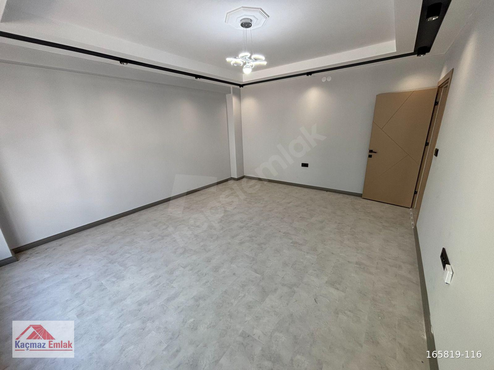 KAÇMAZ EMLAK'TAN ÇAMLICA MH.G.ÖKÇÜN CD. YAKINI SATILIK 3+1 DAİRE