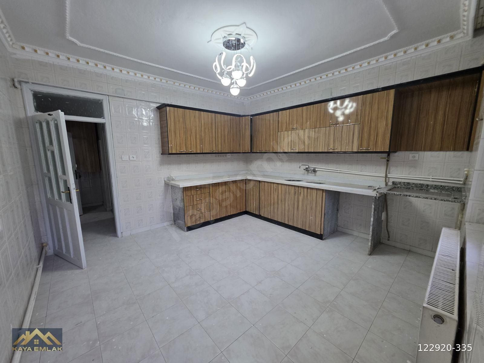 GÜNEŞTE MERKEZİ KONUMDA ARA KAT FUL BAKIMLI KİRALIK 3+1 DAİRE