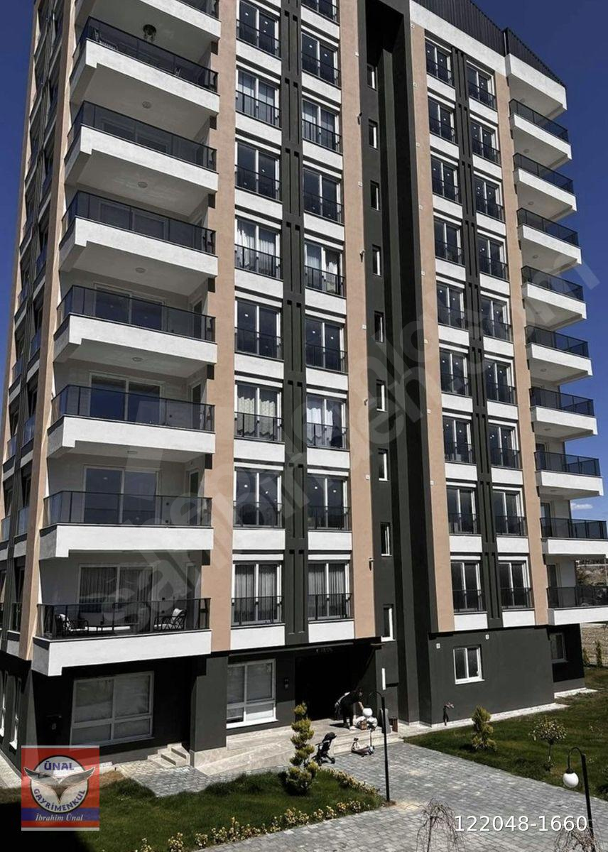 ÜNAL’DAN HAVUZLU LÜKS REZİDANS