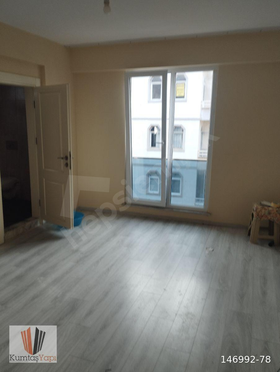 Cumhuriyet Mahallesinde kiralık Eşyasız 1+1 daire