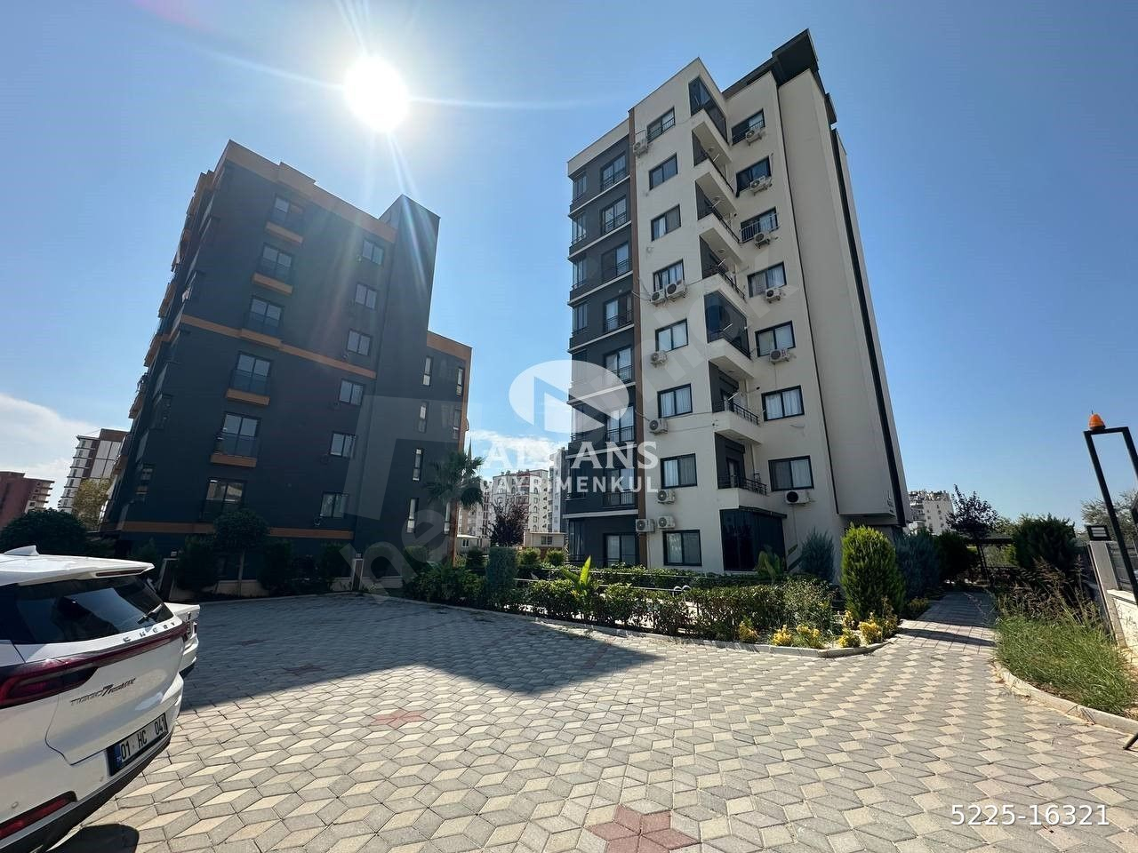 ALYANS'TAN HAVUZLU SİTEDE GENİŞ OTURUMLU 2+1