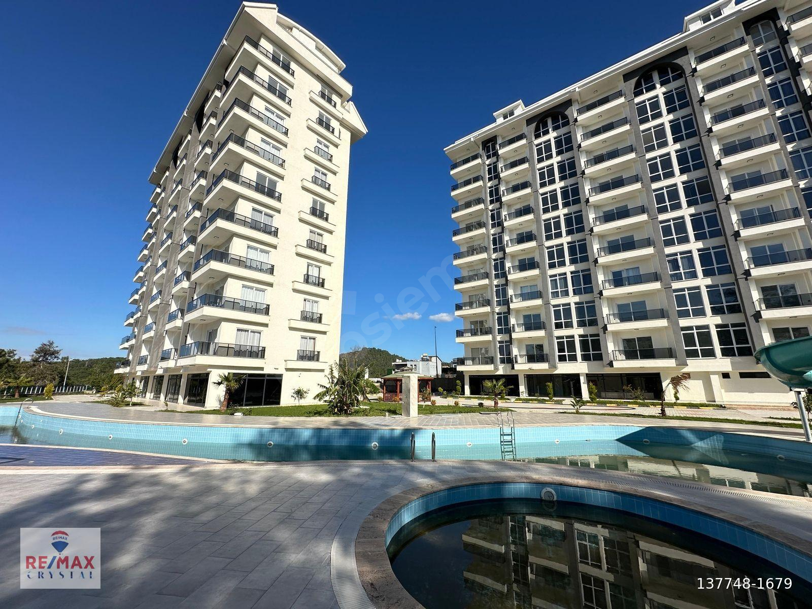 FULL AKTİVİTELİ SİTE İÇERİSİNDE DENİZ MANZARALI 1+1 DAİRE