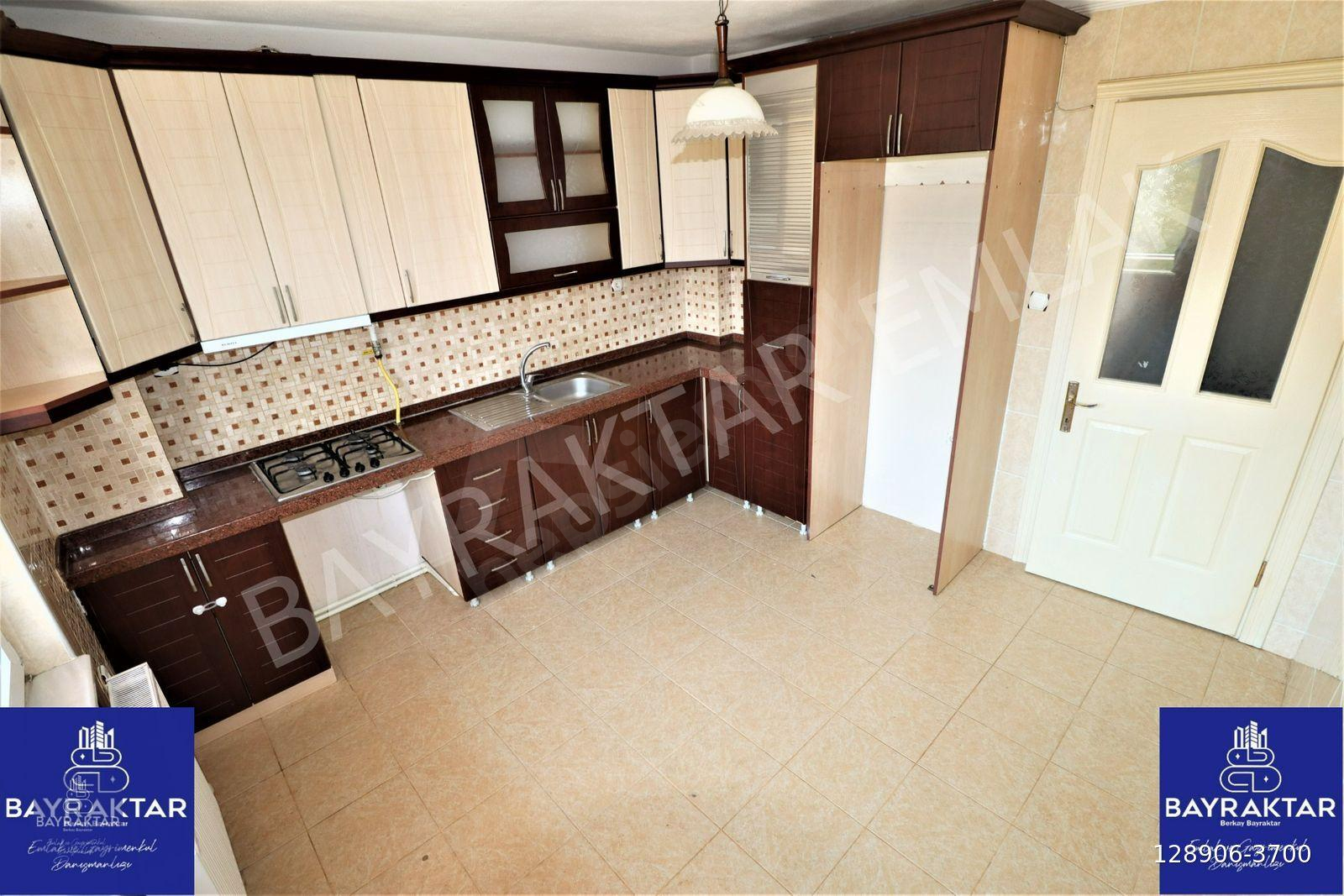 Bandırma Sunullah Mahallesi'nde Kiralık Arakat 3+1 130 m2 Bahçeli Daire Bayraktar Emlak'tan
