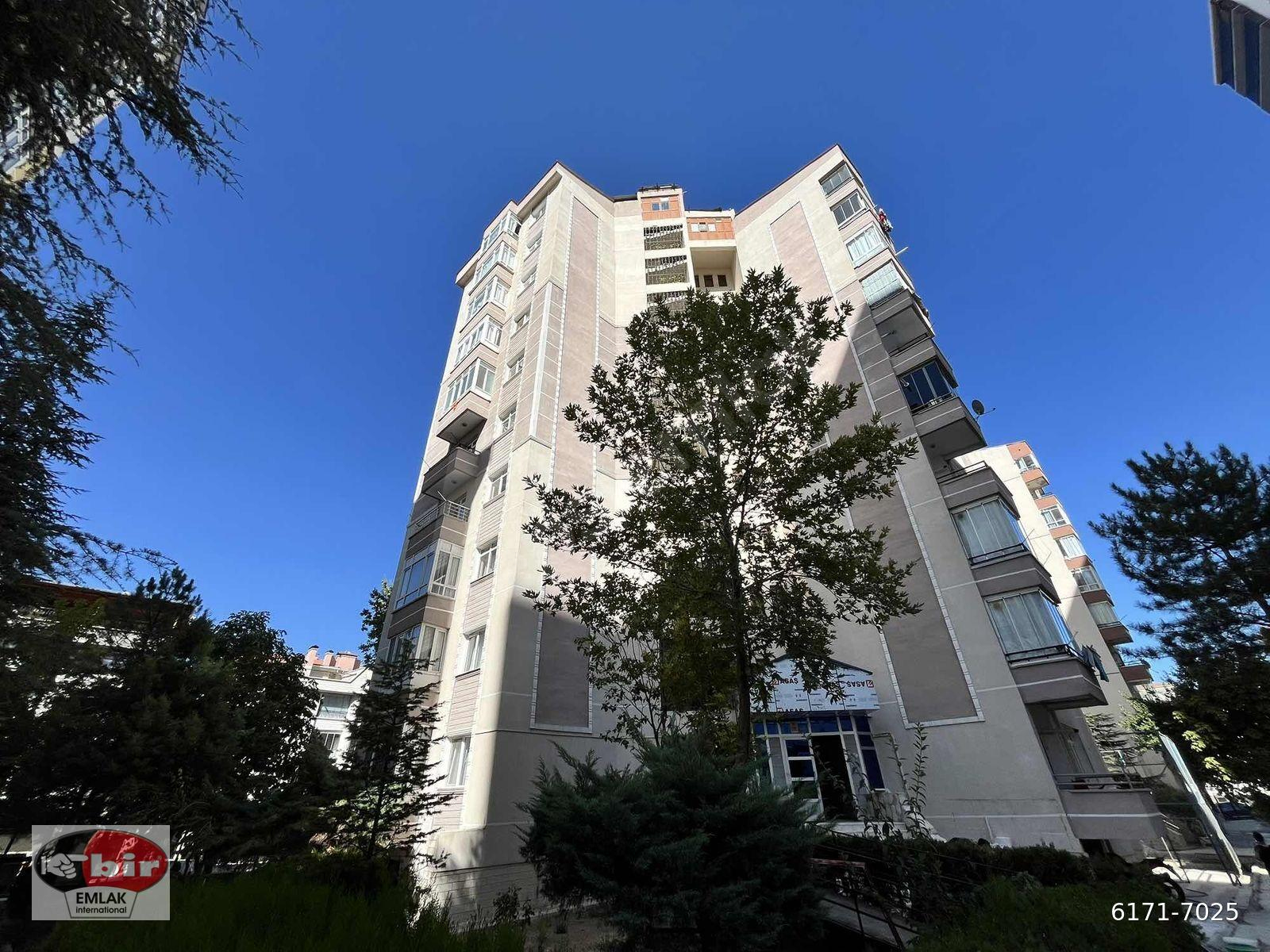 BİR EMLAKTAN SATILIK SİTE İÇERİSİNDE ASANSÖRLÜ ARA KAT 3+1 DAİRE