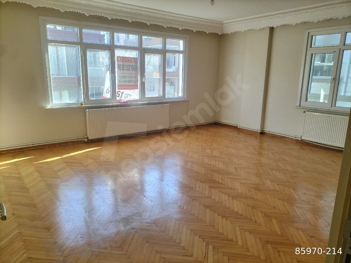 AVCILAR MERKEZ MH, MEYDANA YÜRÜYÜŞ YOLUNA MEYDANA METROBÜSE YAKIN TEMİZ 3+1 DAİRE