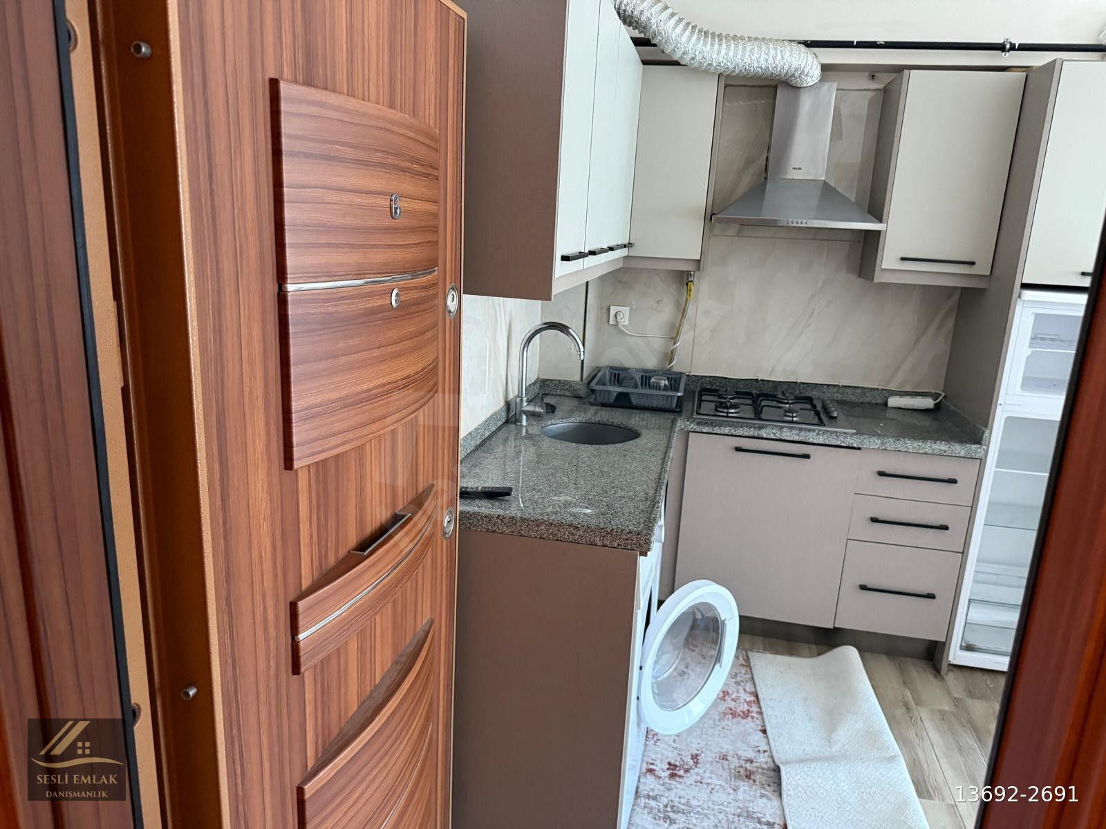 Bandırma Merkezde Eşyalı 1+1 Kiralık Daire cadde üzeri
