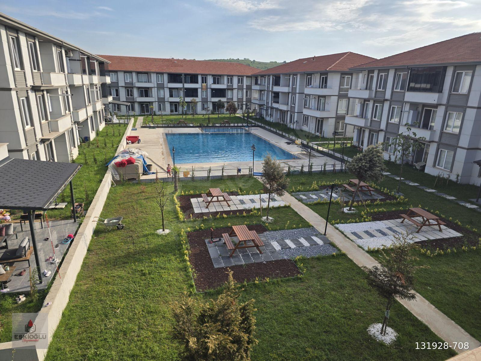 VİLLA TADINDA BAHÇE KULLANIMLI HAVUZLU SİTEDE 2+1 DAİRE
