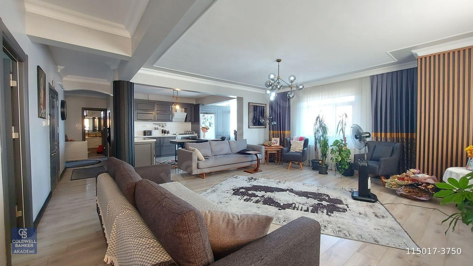 DERİNCE MERKEZİ KONUM SATILIK GENİŞ 5+2 ASANSÖRLÜ DAİRE