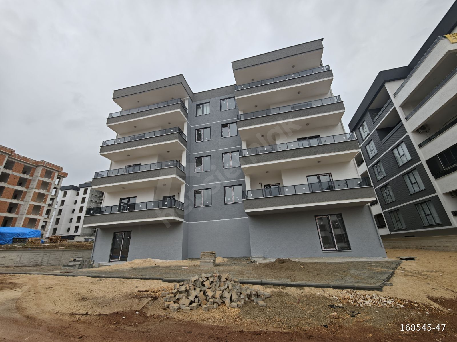 2+1 oturuma hazır 85 m sıfır daire