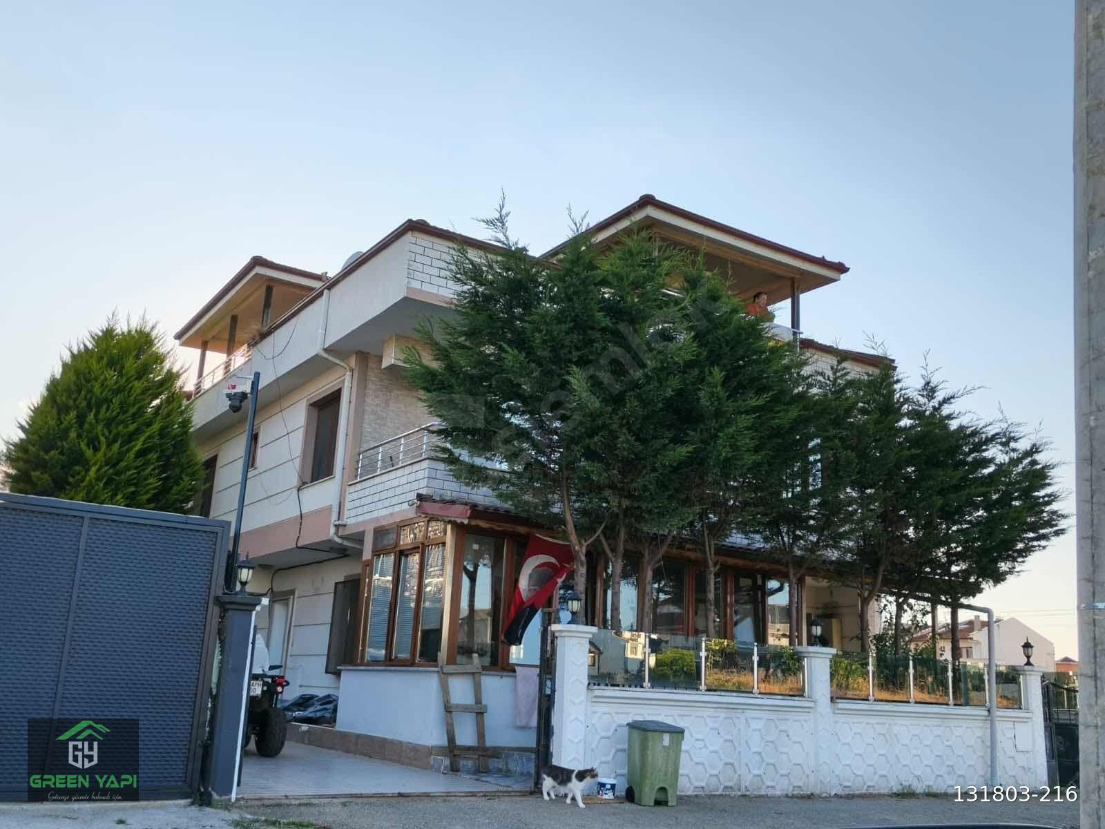 YALI MERKEZDE DENİZE YURUME MESAFESİNDE GENİŞ ODLI 3+1 DAİRE