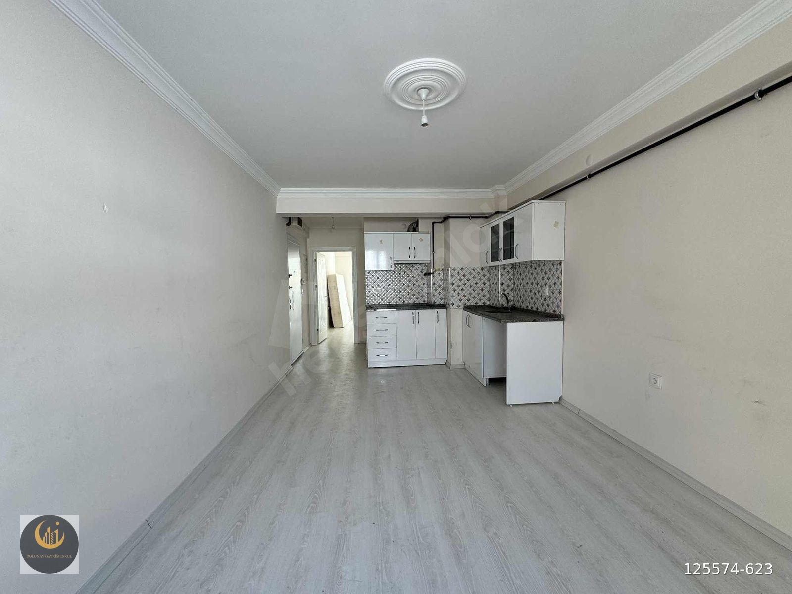 ÇAMLICA MAHALLESİ KAPALI PAZAR YAKINI 68m2 ARA KAT 1+1 DAİRE