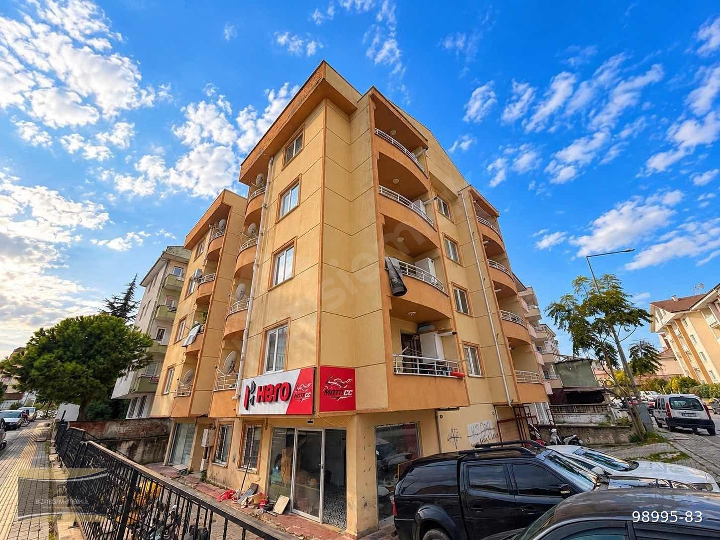 BİZİM'DEN GÖRÜKLE'DE AYRI MUTFAKLI 2+1 EŞYALI SATILIK DAİRE
