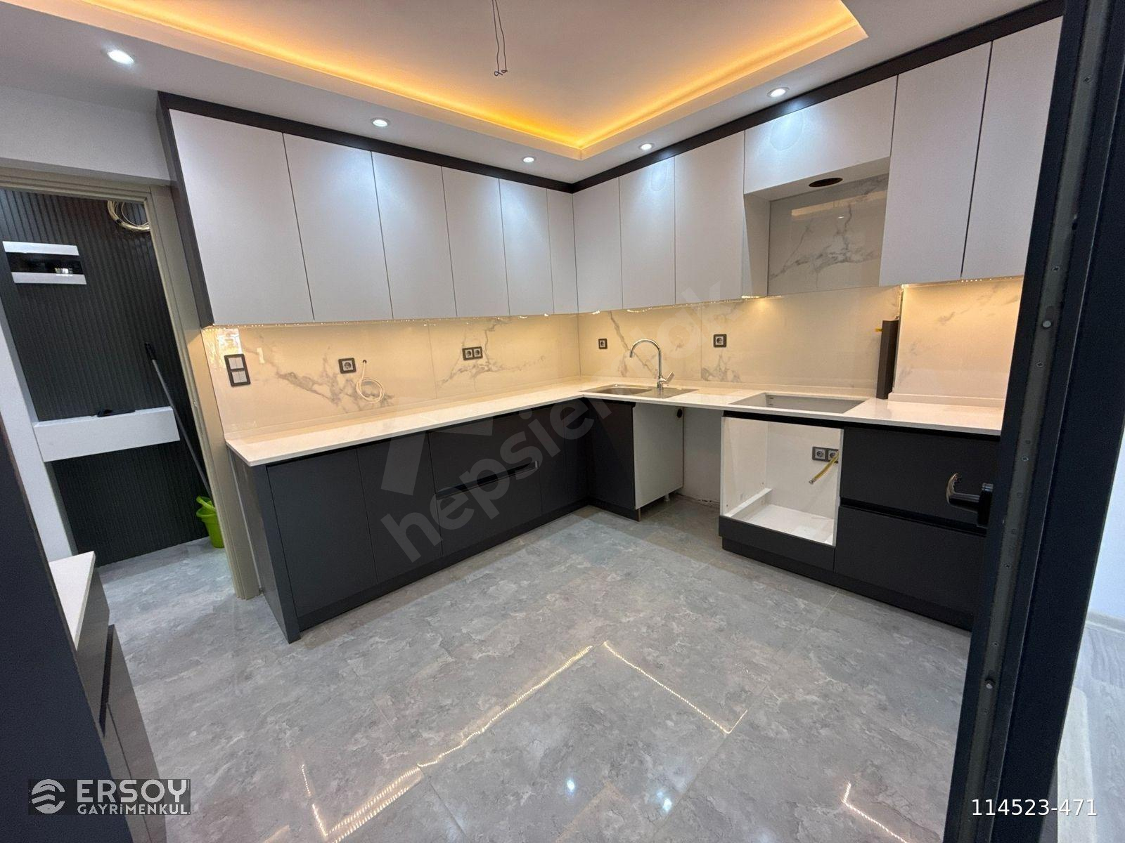 SATILIK TABELA DEĞERİ YÜKSEK CADDE ÜZERİNDE 2+1 FUL LÜX DAİRE