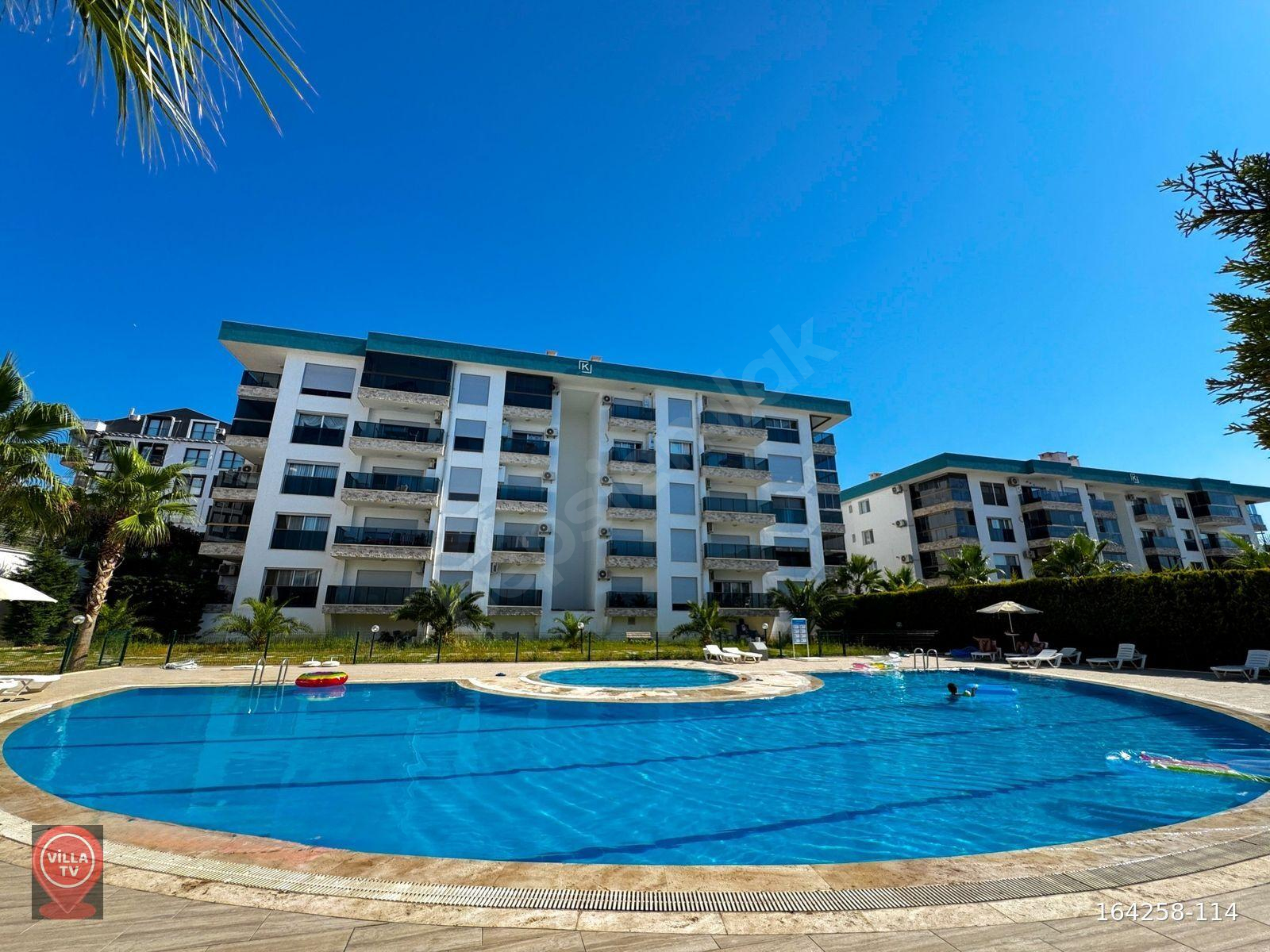 KUŞADASI'NDA 160m2 KAPALI MUTFAKLI DOĞALGAZLI ARA KAT LÜKS DAİRE
