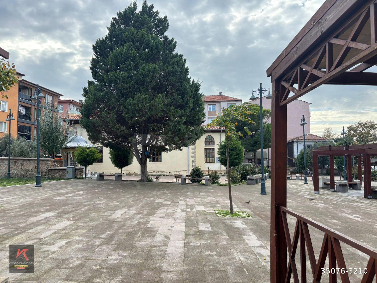 KARAMÜRSEL 4 TEMMUZ MAHALLESİ’NDE SAHİLE ÇOK YAKIN 90 m² 2+1 KİRALIK DAİRE