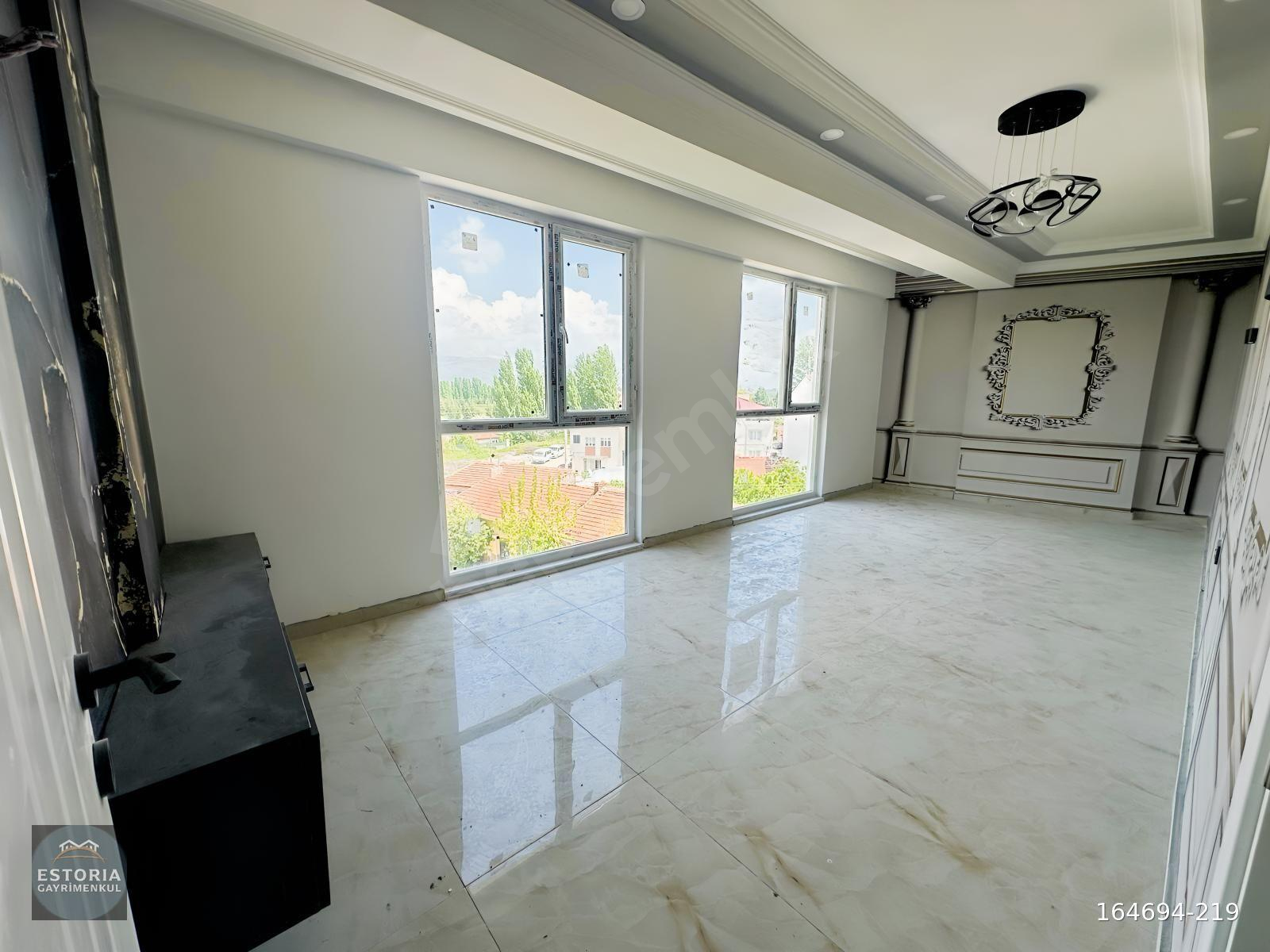 ESTORIA'DAN SÜTLÜCE ULUZAFER CADDESİNDE GENİŞ İSKANLI 3+1 DAİRE