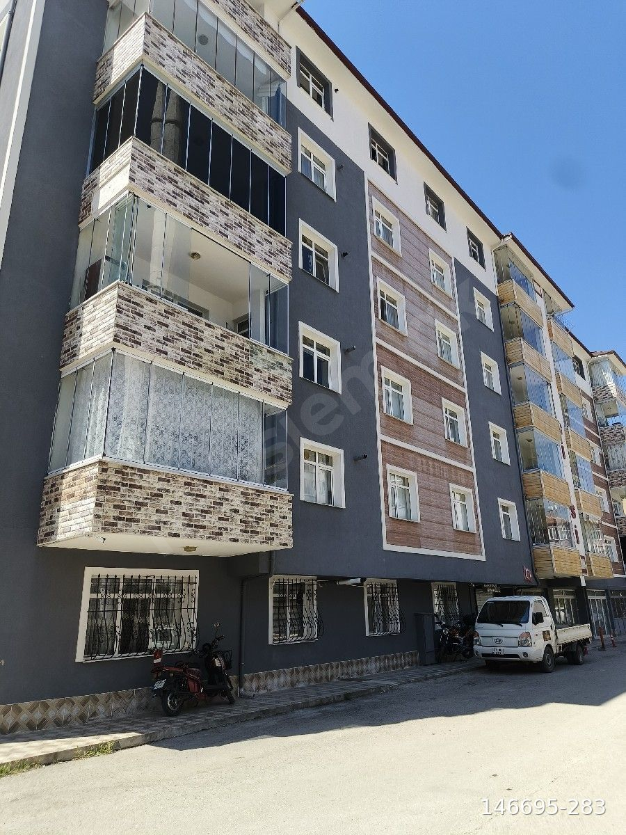 Salı pazarının ortasında kiralık 3+1 daire