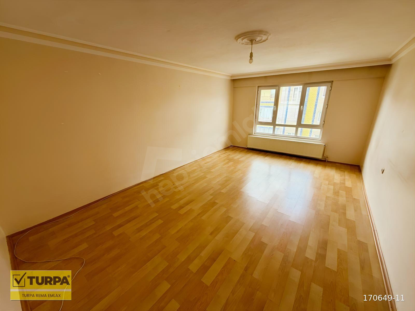 TURPA REMA EMLAX'TAN KARAPÜRÇEKTE 3+1 ÇİFT BALKONLU FIRSAT DAİRE