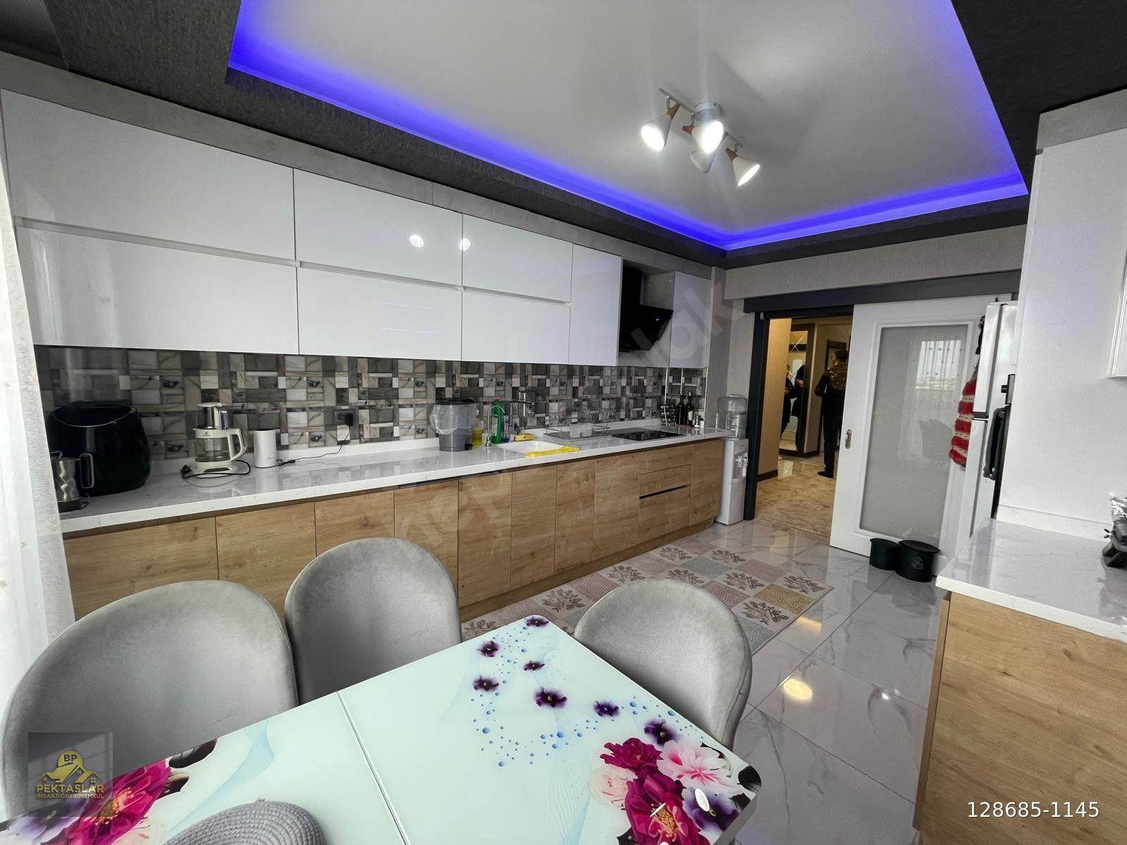 MENDERES MH'DE 4,5+1 SİTE İÇERİSİNDE 150m2 KİLERLİ MASRAFSIZ MERKEZİ KONUMDA FIRSAT DAİRE !