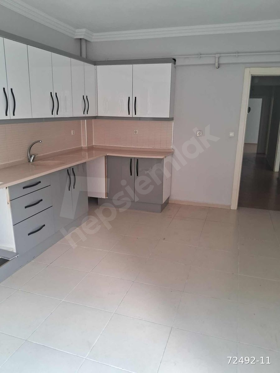 İNCİRLİOVA ÇARŞI MERKEZDE KÖŞE BAŞI DOĞALGAZLI KİRALIK DAİRE