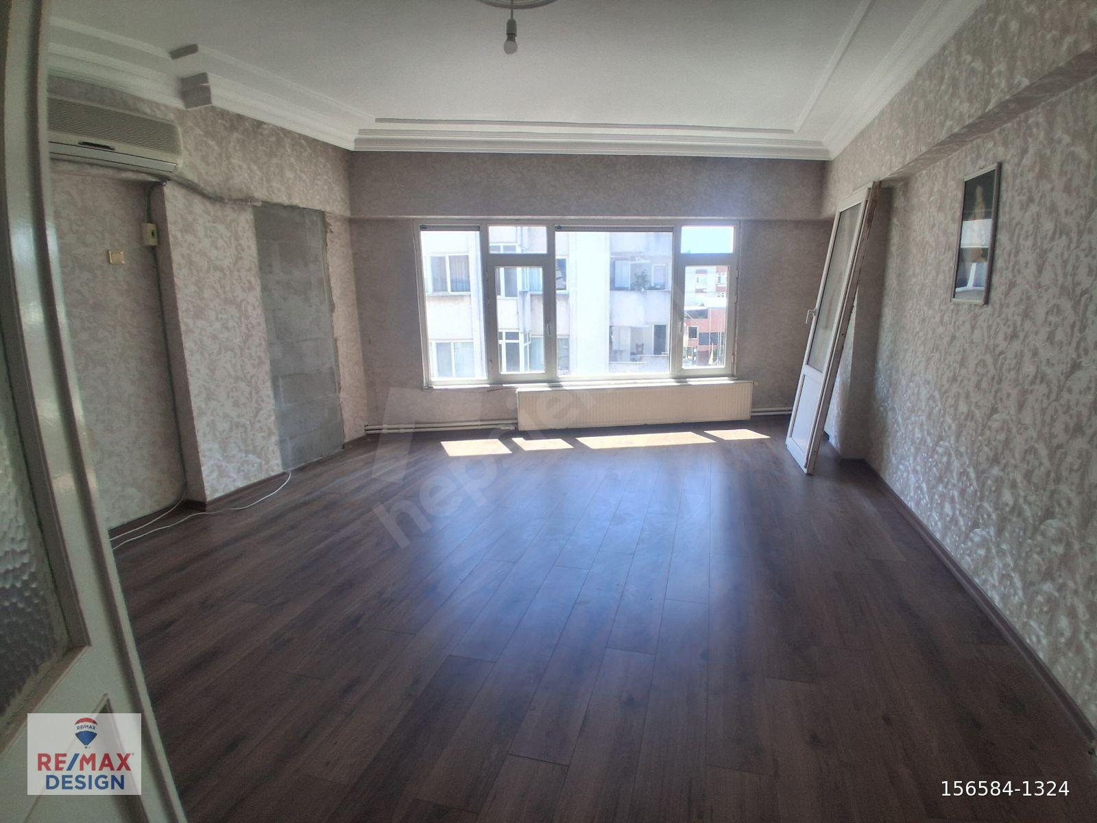 REMAX DESİGN ÇEŞME MEYDANI SATILIK DAİRE