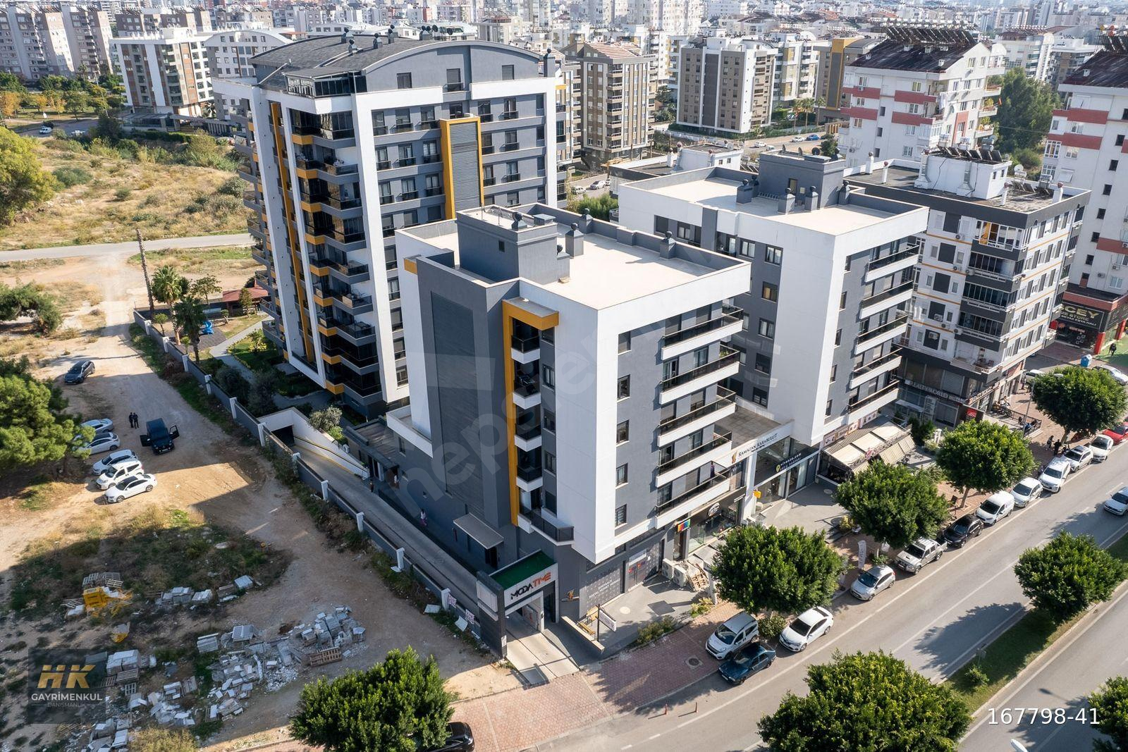 Uncalı'da Havuzlu Güvenlikli Site İçi 3+1 Satılık Ara Kat Daire