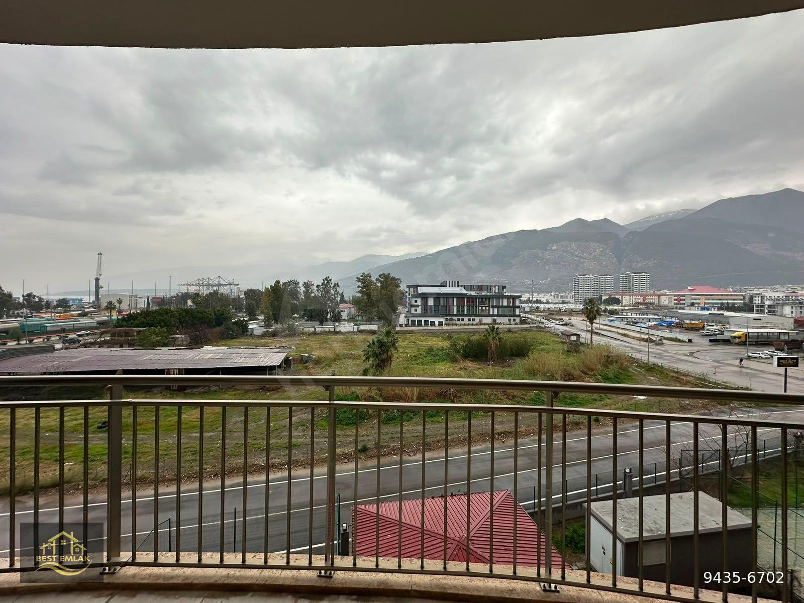 İSKENDERUN MERKEZDE DENİZ VE DOĞA MANZARALI HAVUZLU DOĞAL GAZLI 2+1, FULL EŞYALI SATILIK DAİRE