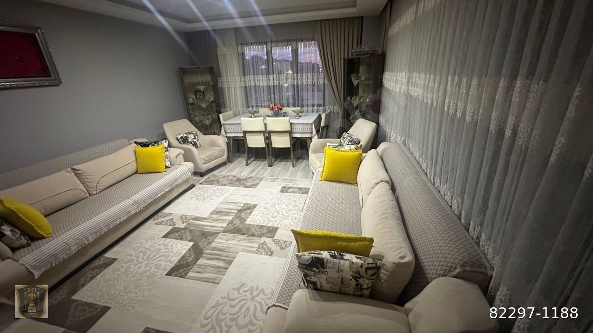 YALOVA ÇİFTLİKKÖY SULTANİYE MAHALLESİN'DE 8 YILLIK BİNA'DA 2+1 SATILIK ARAKAT DAİRE