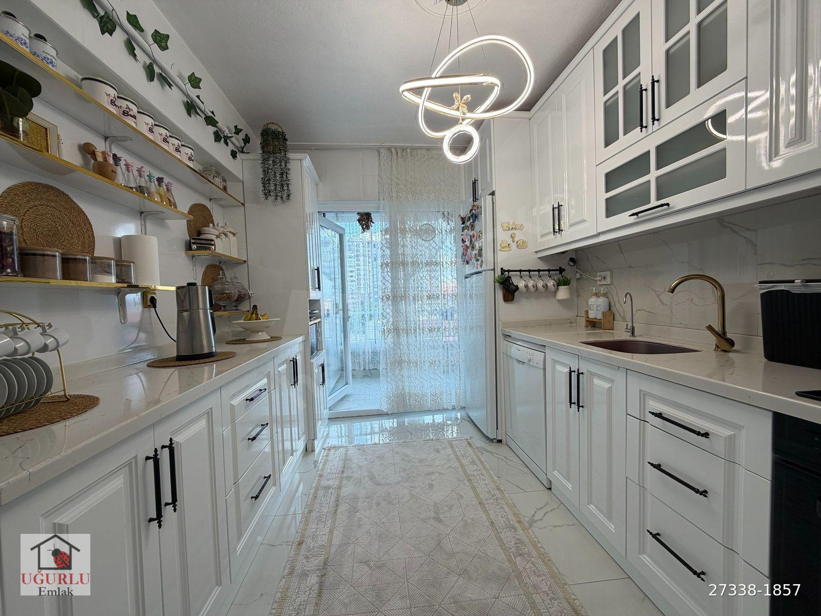 UĞURLU EMLAK`TAN MERKEZDE 3+1 FULL LÜKS YAPI CAM BALKONLU DAİRE