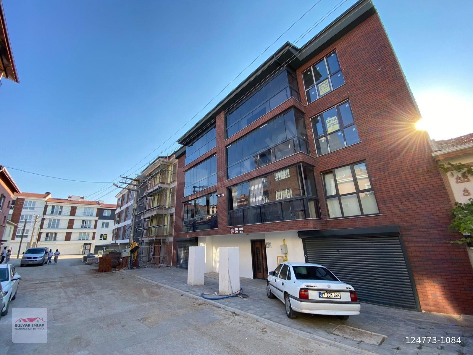 ÇAMLICA MH. İSKANLI,LÜX,ARA KAT SATILIK SIFIR DAİRE.