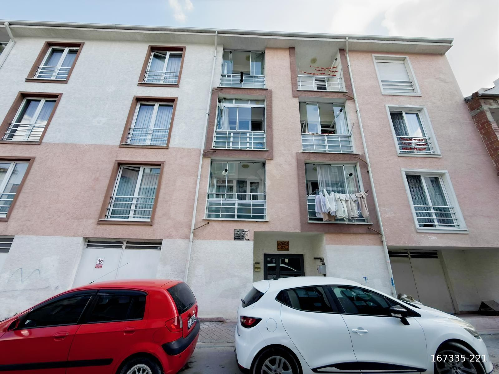 TURYAP OSB'DEN EMEK MH'DE BULVAR ALTI SATILIK 2+1 DAİRE