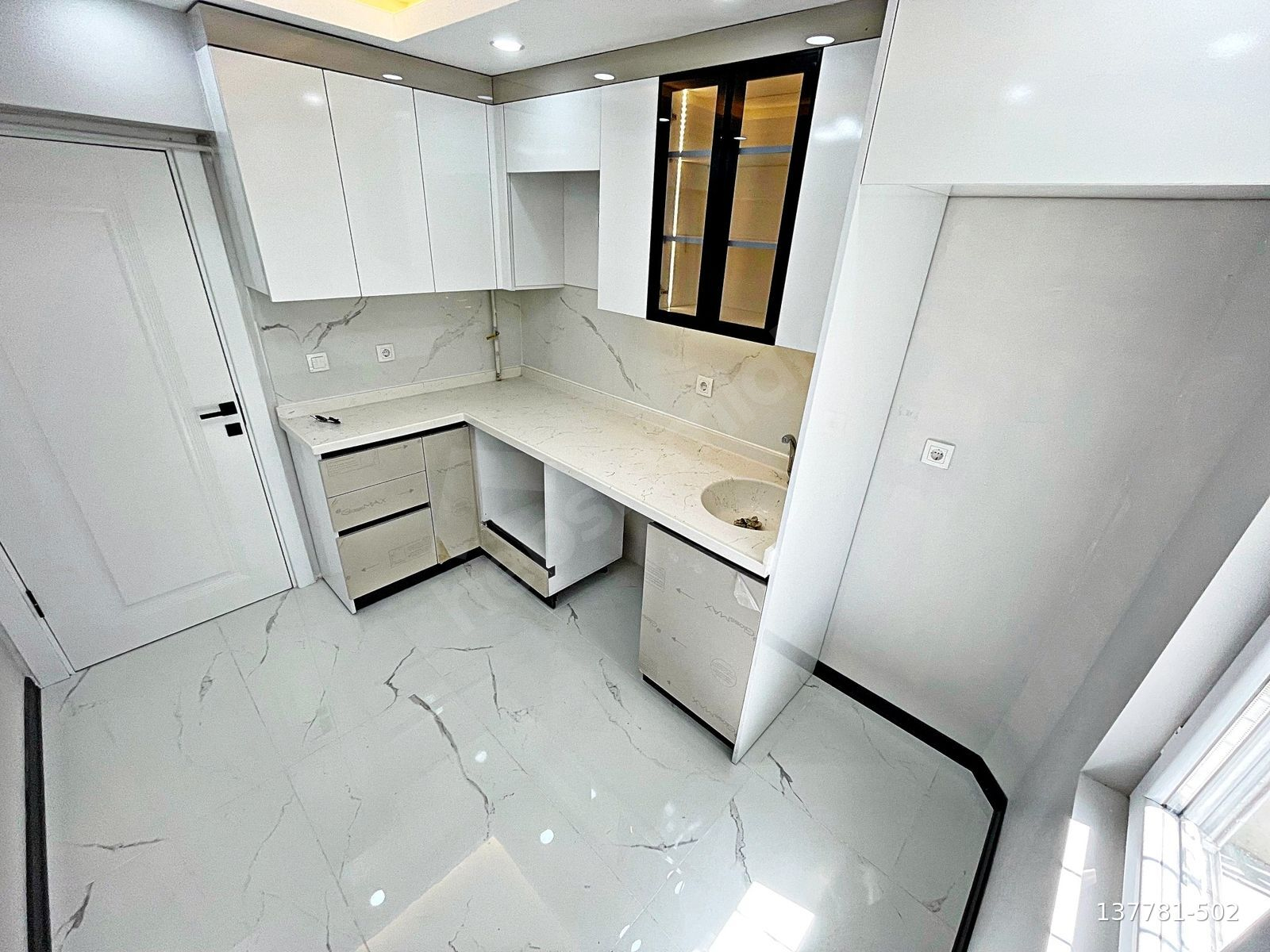 SÜVARİ MH'DE LÜKS YAPIDA ÖN CEPHE BAĞIMSIZ FIRSAT DAİRE!!!