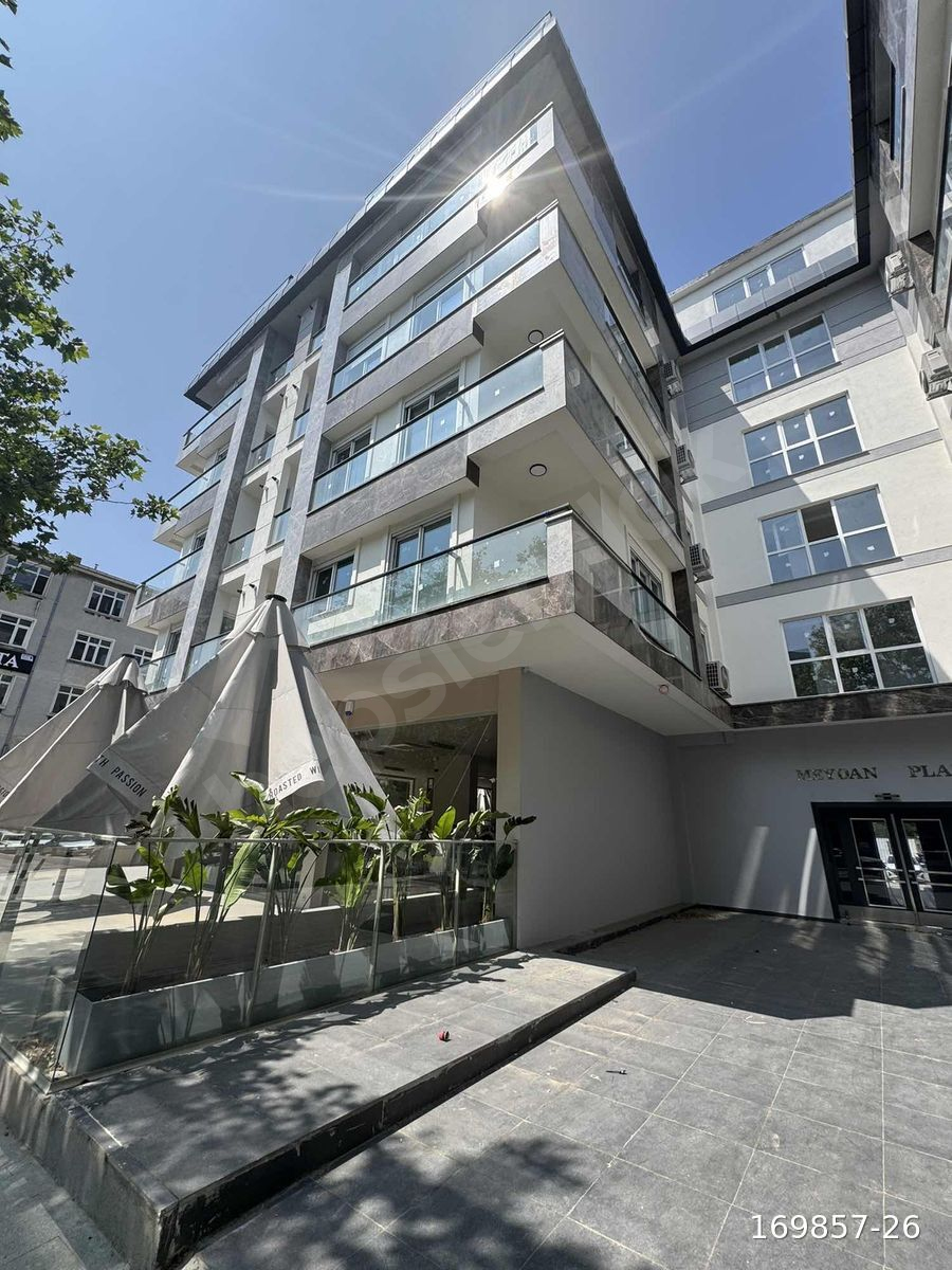BAKIRKÖY ZUHURATBABA İNCİRLİ CADDESİ ÜZERİNDE YOLA CEPHE