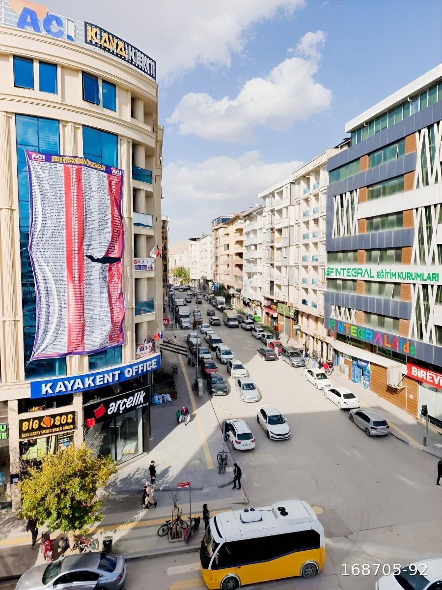 MARAŞ CADDESİNDE KİRALIK 2+1 OFİS