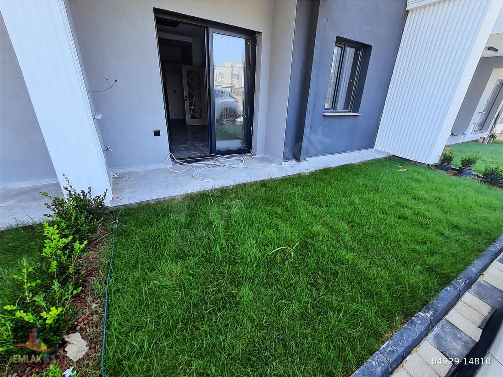 Kuşadası Ege Mahallesinde Satılık 1+1 Bahçe Katı