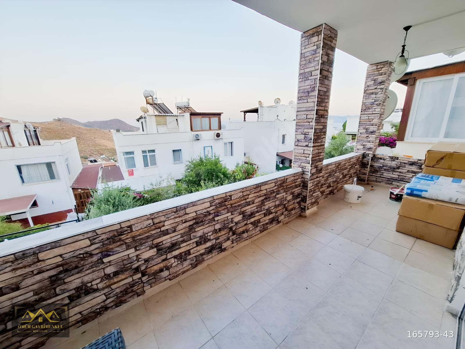 Bodrum Akyarlar'da 2+1 siteiçi eşyalı deniz manzaralı daire