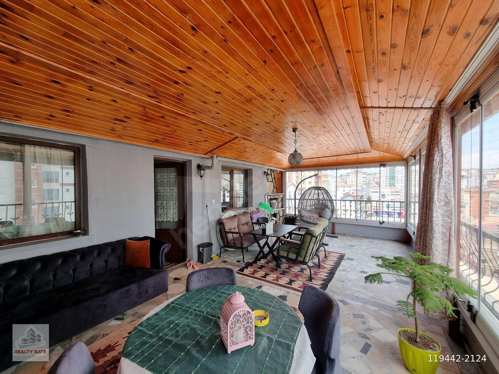 Merkezi Konumda Cadde Üzeri Yapılı 5+1 Dubleks REALTY GATE'ten