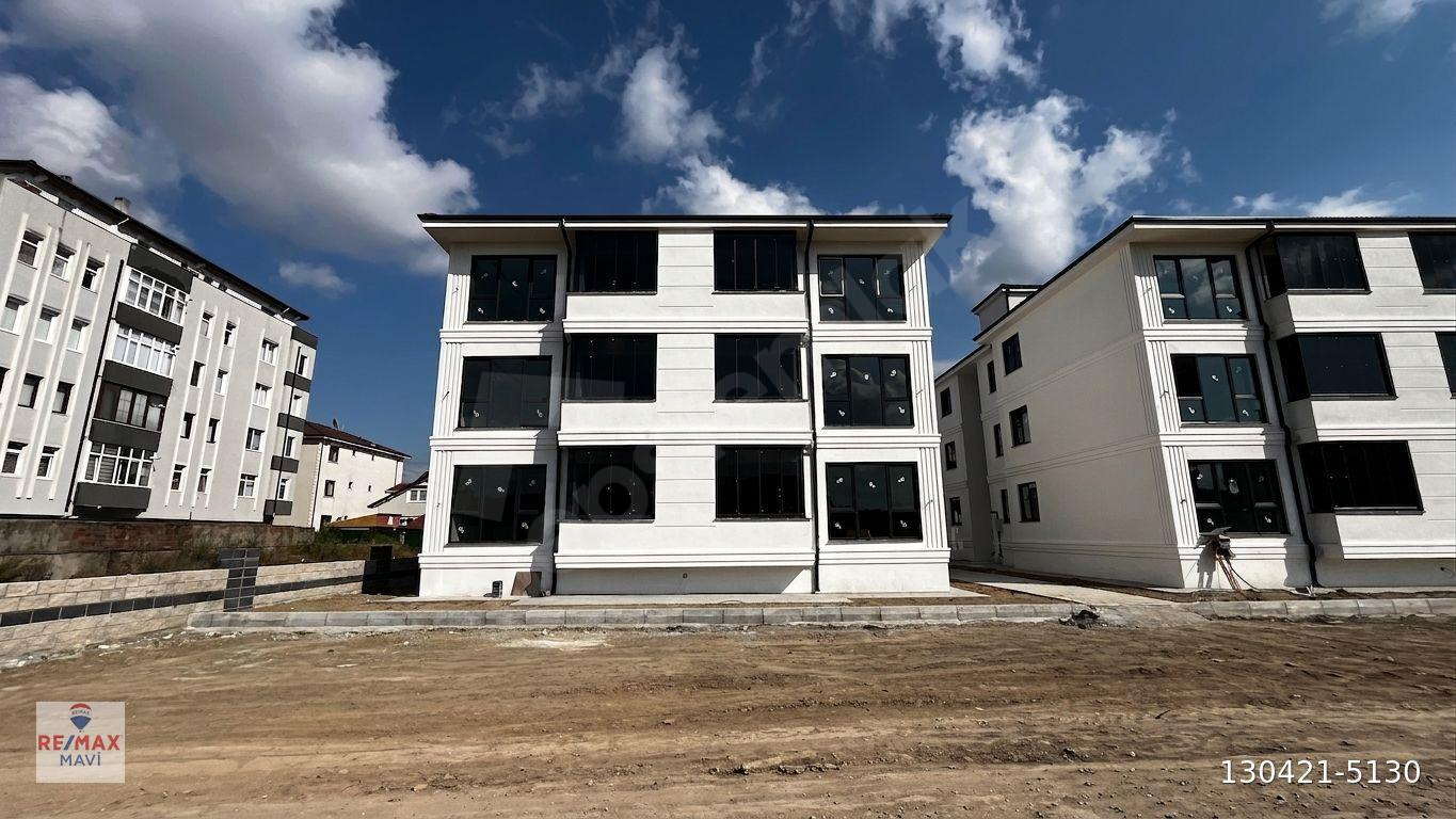 REMAX MAVİDEN ARİFBEY MAH. SİTEİÇİ ARAKAT 2+1 CAMBLAKONLU DAİRE