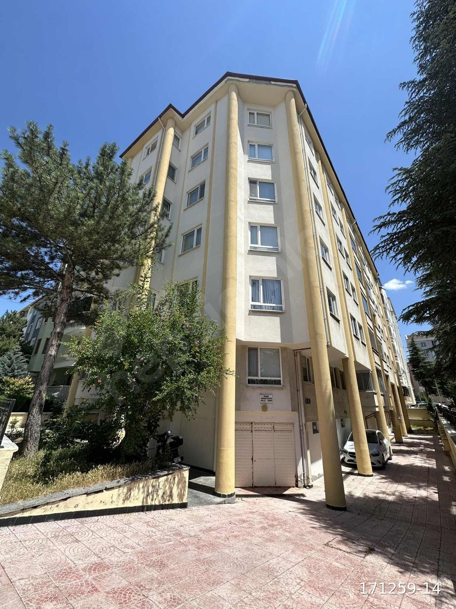 ÜÇTUTLAR MAHALLESİNDE KİRALIK GENİŞ 4+1 DAİRE MERKEZİ KONUM