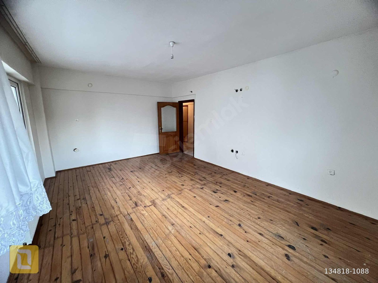 AKÇAKOCA YENİMAHALLE'DE SİTE İÇİNDE 160m2 FERAH 3+1 DAİRE