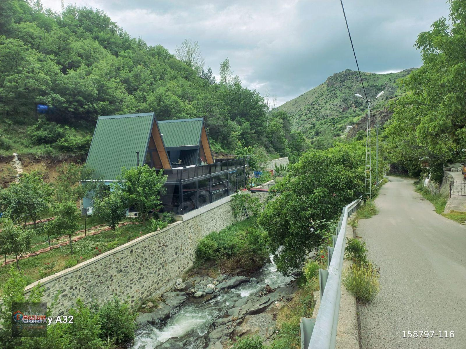 GÜMÜŞHANE YEŞİLYURTTA HARİKA KONUMDA 785 M2 BUNGALOV/ARSA