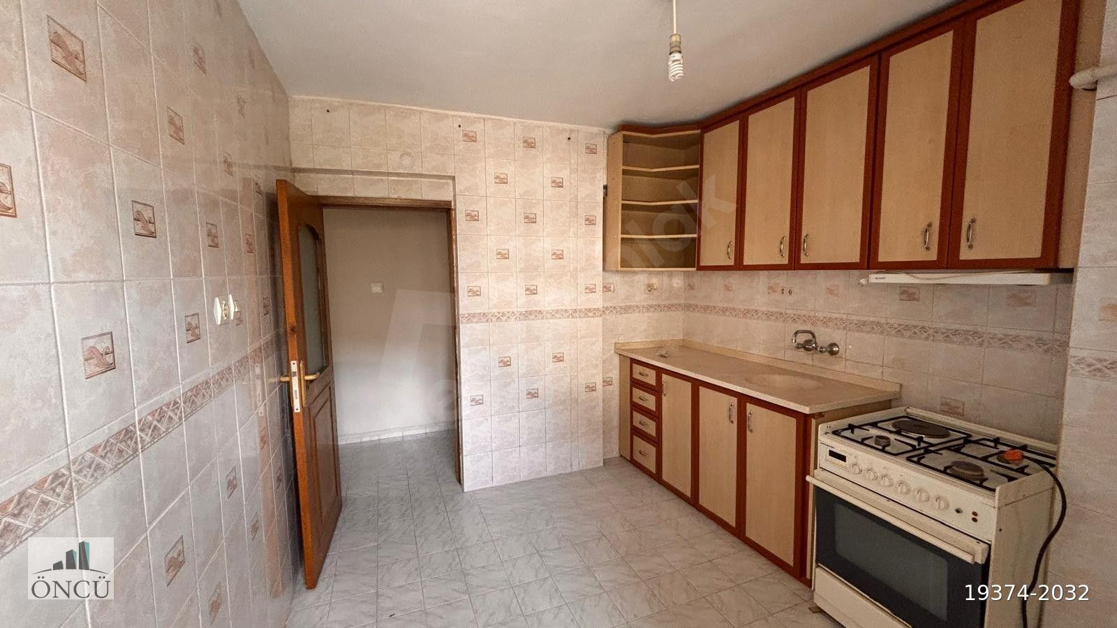 Barış Mahallesi'nde Beşevler Metro ya Yakını 3+1 Kiralık Daire