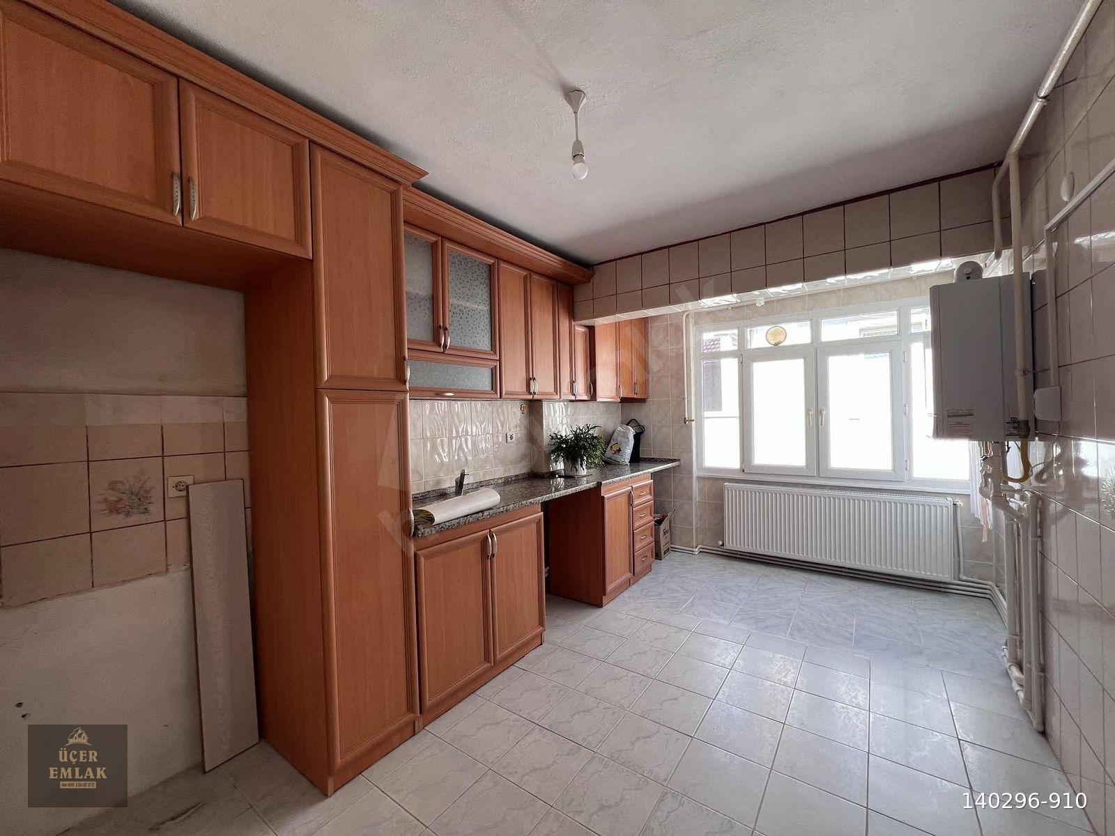 ÜÇER EMLAK'TAN BABAESKİ KURTULUŞTA 2+1 80M2 FIRSAT DAİRE SATILIK
