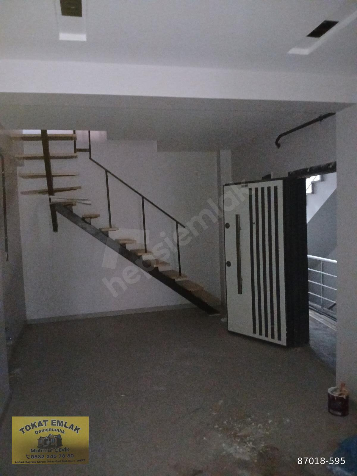 TOKAT EMLAKTAN ŞEHİR MERKEZİNDE SATILIK DUBLEKS 1+1 DAİRE