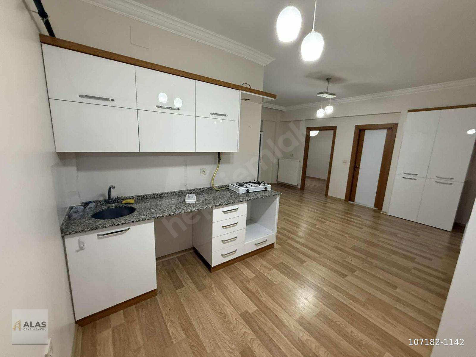 BEŞTEPE'DE SİTE İÇERİSİNDE MODERN BAKIMLI KİRALIK 2+1 A. MUTFAK
