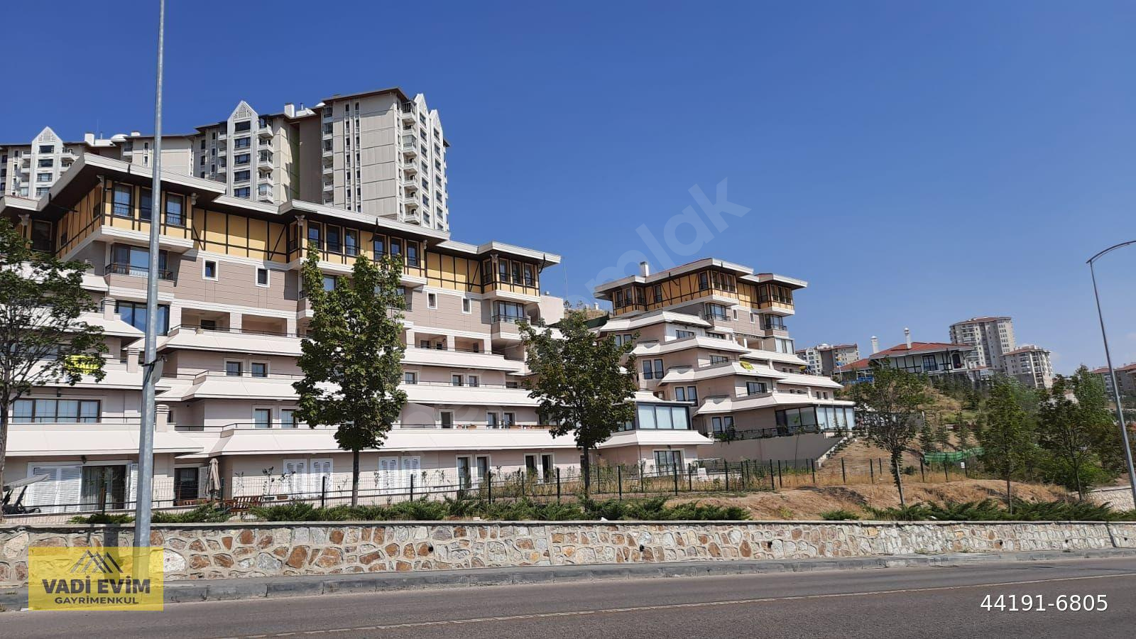 Kuzey Kent'te gözde 474 bölgede Satılık 3+1 Teras Ev