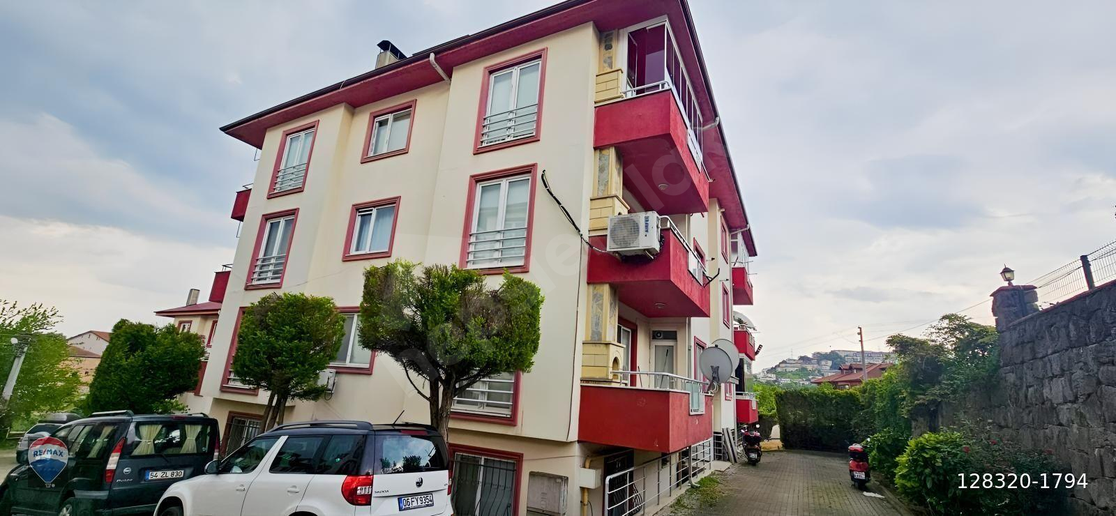 REMAX MAVİ KEMALPAŞA'DA SİTE İÇİ 5+1 SATILIK ÇATI DUBLEKS DAİRE