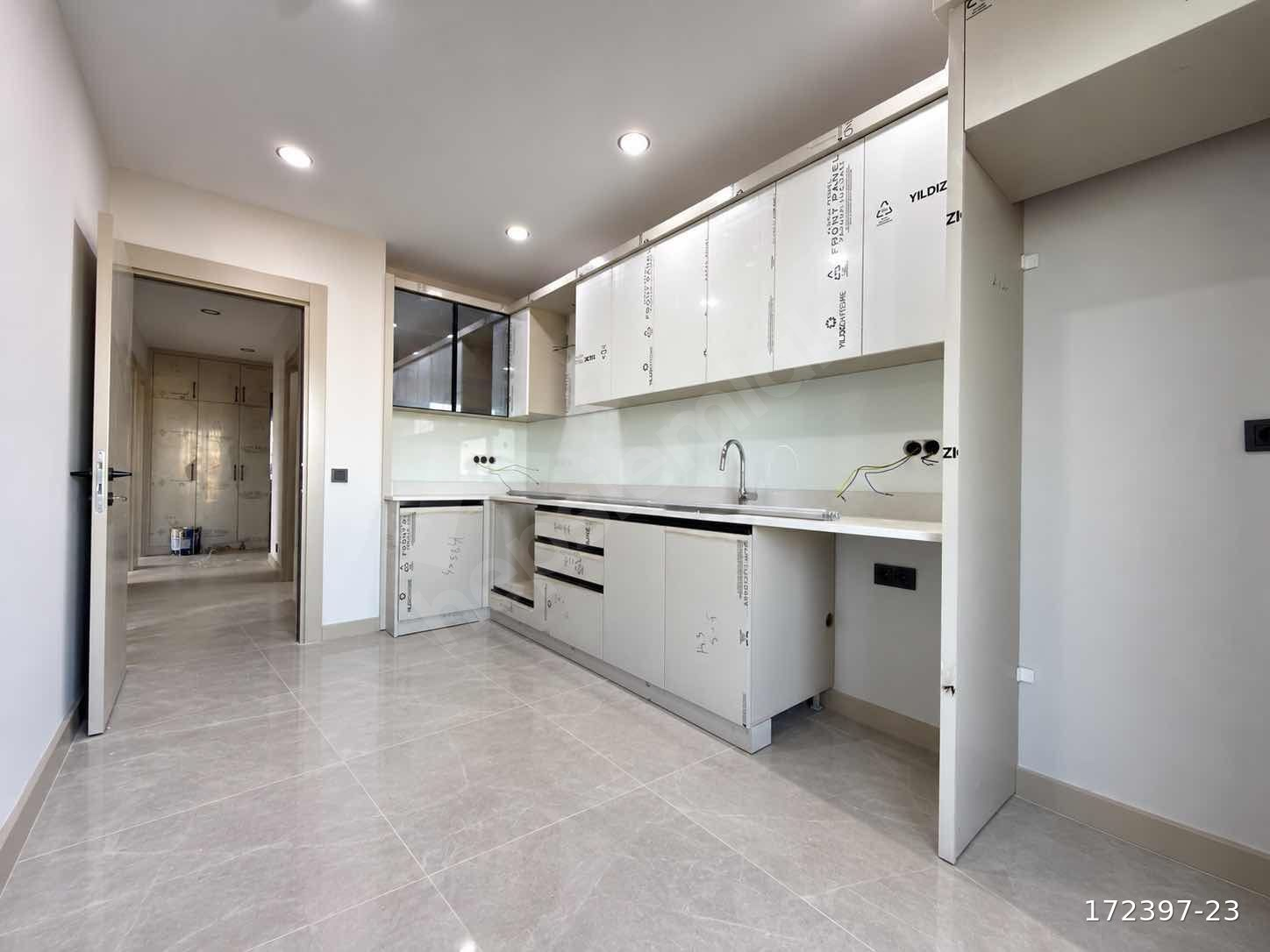 YÜKSEK KREDİLİ YERDEN ISITMA GENİŞ BALKON E.BANYOLU 2+1 110M2
