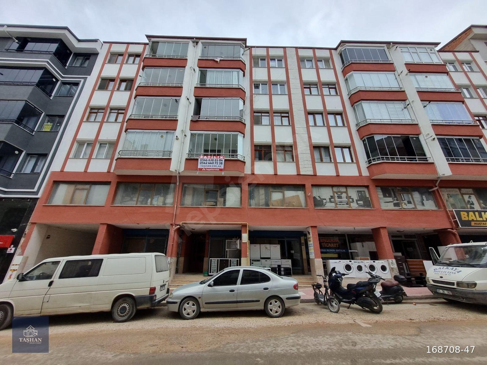 TAŞHAN EMLAK’ TAN AMASYA-MERZİFON ATATÜRK İLKOKULU YANINDA SATILIK 3+1 DAİRE